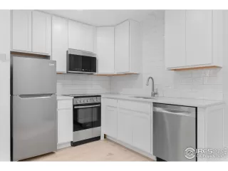 Photo #6: 1044679 Listing