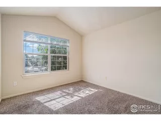 Photo #6: 1044693 Listing