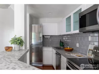 Photo #3: 1044752 Listing