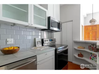 Photo #4: 1044752 Listing