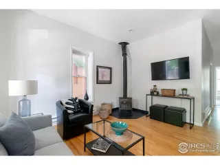 Photo #6: 1044752 Listing