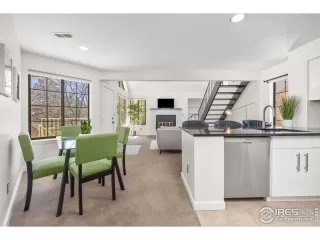 Photo #2: 1044754 Listing