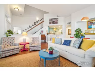 Photo #3: 1044916 Listing