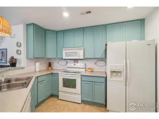 Photo #6: 1044916 Listing