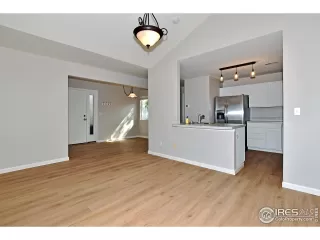 Photo #3: 1044990 Listing