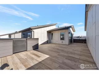 Photo #1: 1044996 Listing