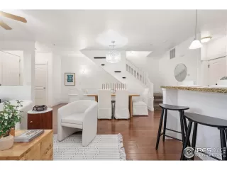 Photo #5: 1045089 Listing