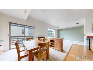 Photo #6: 1045178 Listing