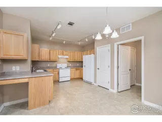 Photo #4: 1045218 Listing