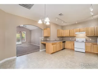 Photo #5: 1045218 Listing