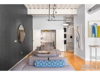 Photo #4: 1045241 Listing