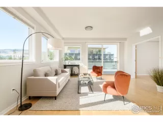 Photo #3: 1045307 Listing