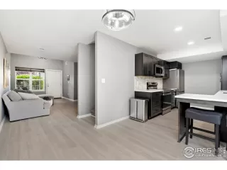 Photo #5: 1045330 Listing