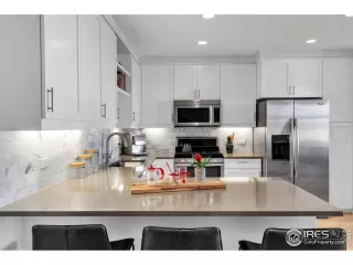 Photo #2: 1045362 Listing