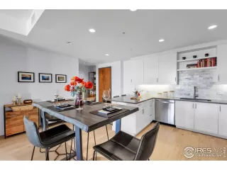 Photo #3: 1045362 Listing