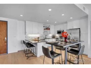 Photo #4: 1045362 Listing