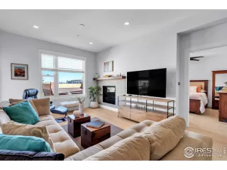 Photo #6: 1045362 Listing