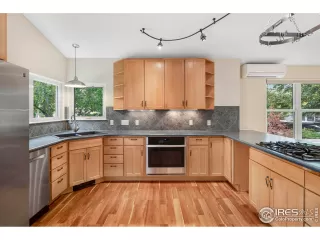 Photo #3: 1045379 Listing