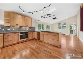 Photo #4: 1045379 Listing