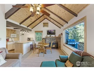 Photo #6: 1045745 Listing