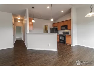 Photo #6: 1045838 Listing