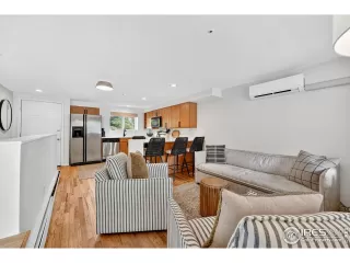 Photo #3: 1045842 Listing