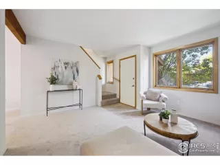 Photo #4: 1045905 Listing