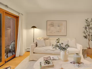 Photo #4: 1045916 Listing