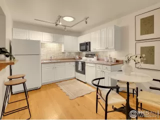 Photo #5: 1045916 Listing