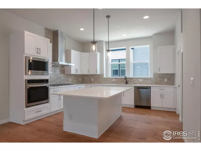 MLS: 1046030 Condo For Sale