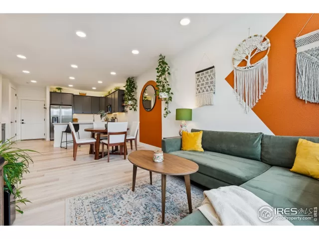 MLS: 1046084 Condo For Sale