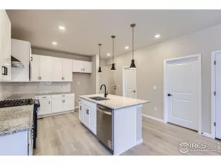 Photo #5: 1046162 Listing 