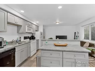 Photo #4: 1046243 Listing