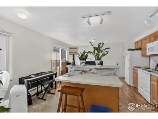 Photo #4: 1046244 Listing