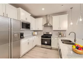Photo #2: 1046263 Listing