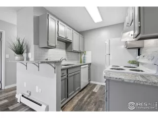 Photo #2: 1046292 Listing