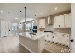 Photo #2: 1046304 Listing