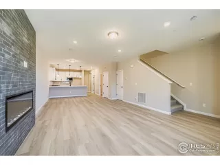 Photo #4: 1046306 Listing