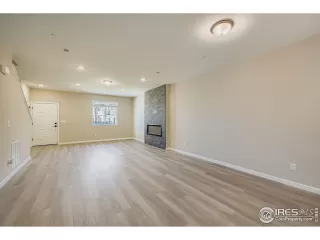 Photo #5: 1046306 Listing