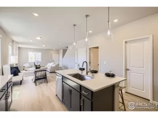 Photo #6: 1046361 Listing