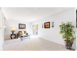 Photo #2: 1046403 Listing
