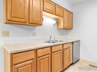 Photo #6: 1046422 Listing