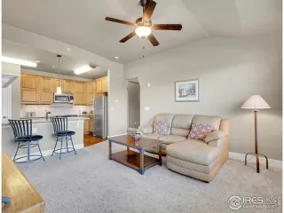 Photo #3: 1046433 Listing