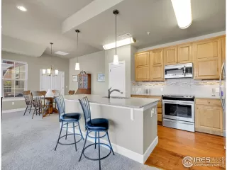 Photo #5: 1046433 Listing