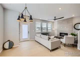 Photo #6: 1046521 Listing