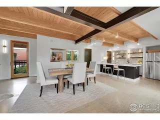 Photo #2: 1046563 Listing