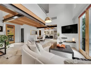 Photo #4: 1046563 Listing