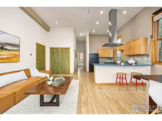 Photo #4: 1046605 Listing