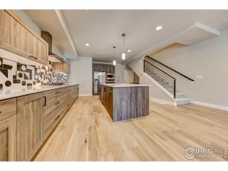 Photo #2: 1046789 Listing