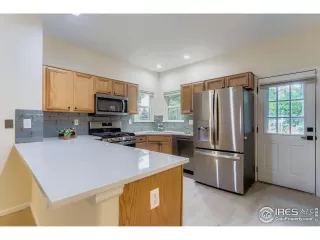 Photo #6: 1046807 Listing